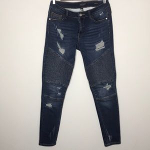 Distressed motto skinny jeans